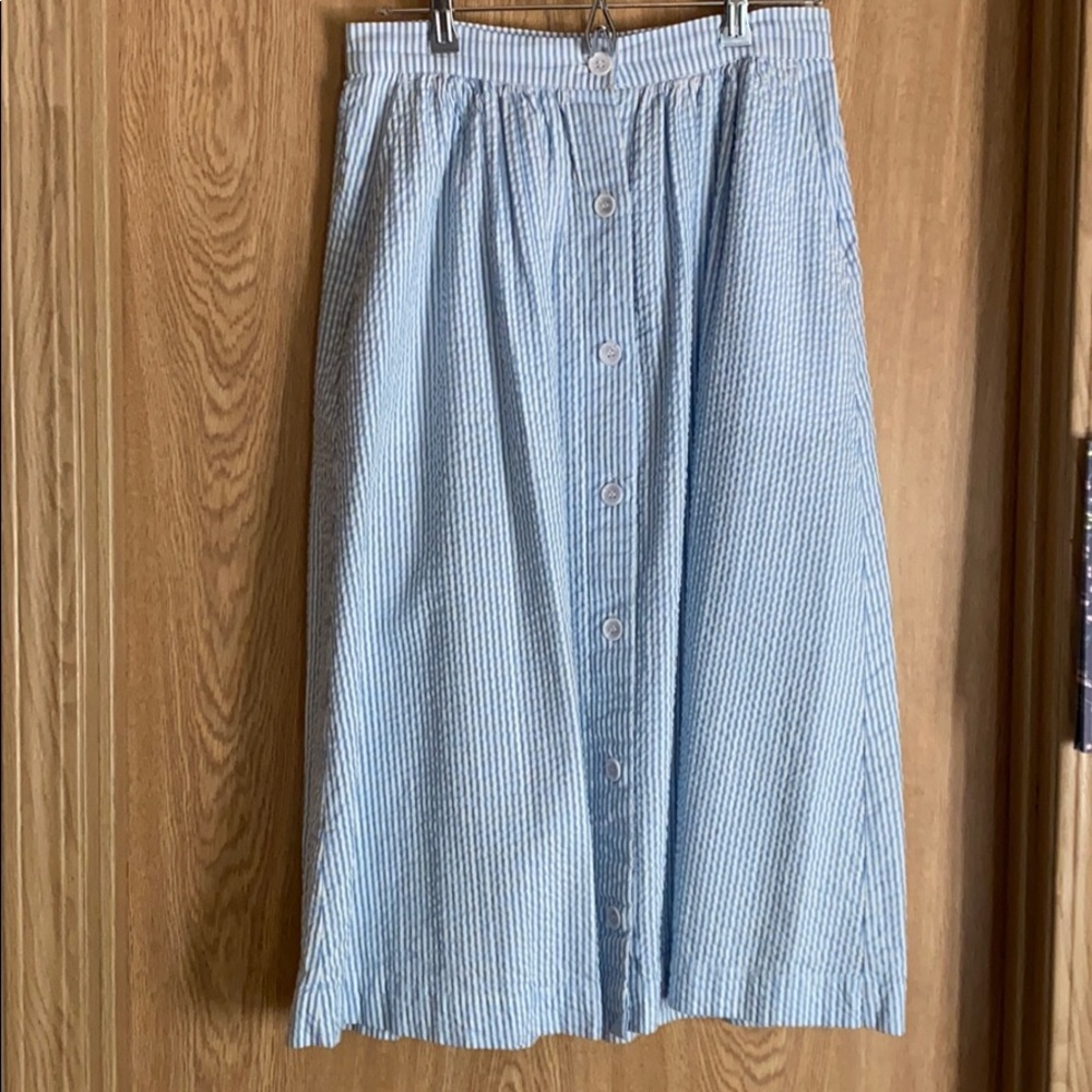 Mid-length H&M seersucker skirt